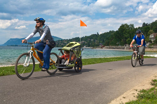 Vélo en famille sur les rives du lac du Bourget (73) 