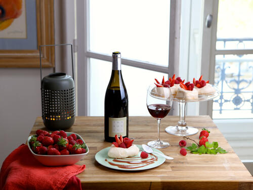 Mini-pavlova de fruits rouges et vin des Coteaux du Lyonnais 