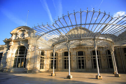 Vichy (03) - Le palais des congrès et l'opéra 