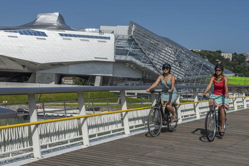 Lyon à vélo, le musée des confluences 