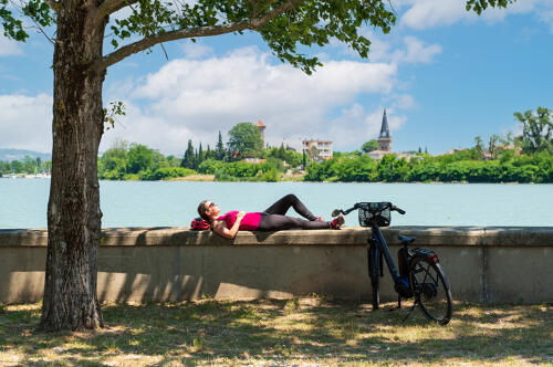 Viarhôna - pause vélo le long du Rhône à la Roche-de-Glun 