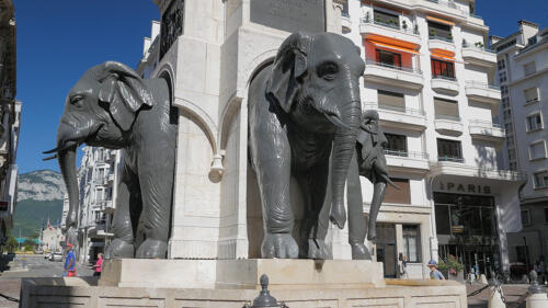 Chambéry (73) - Fontaine des Eléphants 