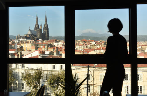 Clermont-Ferrand - vue sur la Cathédrale et la chaîne des puys 