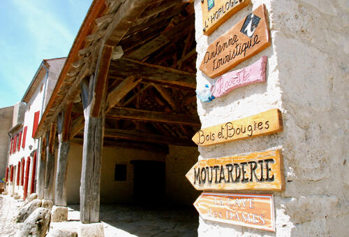 Charroux, village médiéval (03) - Plus beaux villages de France 