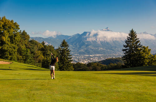 Golf de Grenoble-Bresson (38), vue sur Grenoble et la Chartreuse 