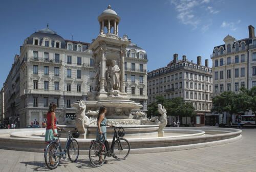 Lyon à vélo, place des Jacobins 