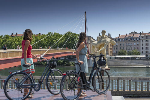 Lyon à vélo, passerelle du Palais de Justice, sur la Saône 