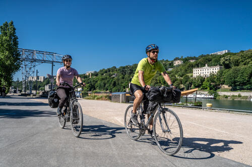 A vélo sur les berges de la Saône - Lyon Confluence 