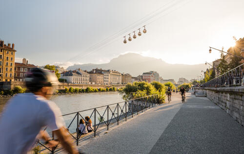 Grenoble (38) - Vélo sur les berges de l'Isère 