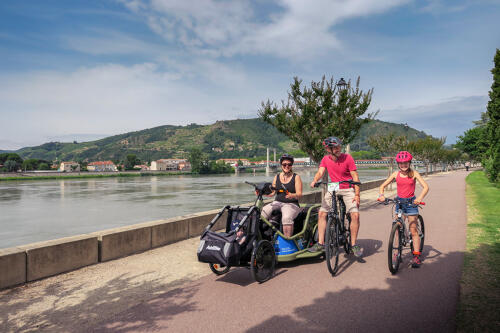 La famille Leszed sur Viarhôna avec le vélo 'Benur' - Tain l'Hermitage/Tournon 